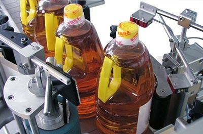 方瓶拐角/圓周定位油瓶定位智能貼標(biāo)機(jī)